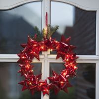 An outdoor Wreath with woven Stars and LED Lights